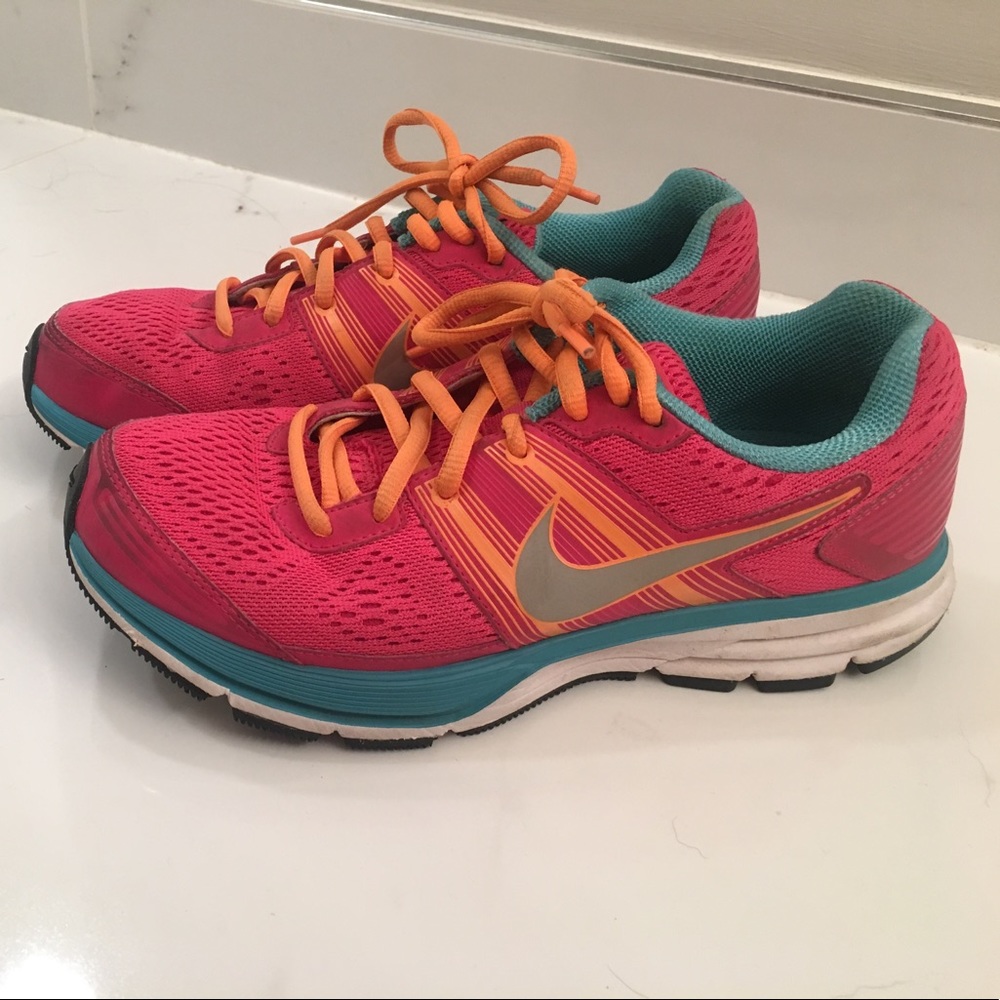 Nike Zoom Fit Sole Tennis Shoes